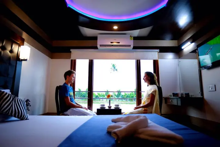 Аллеппи: Indiavacationz Houseboats