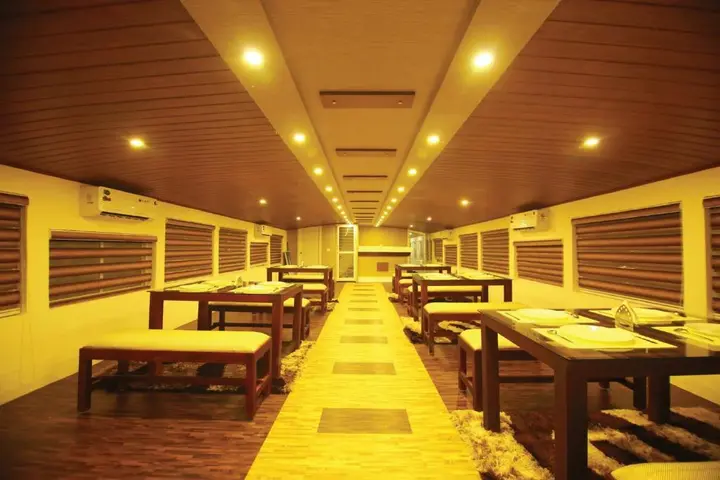 Аллеппи: Indiavacationz Houseboats