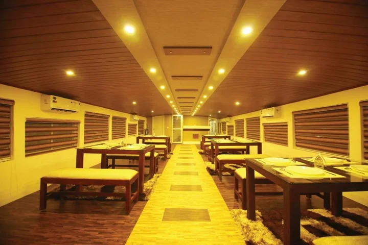 Аллеппи: Indiavacationz Houseboats
