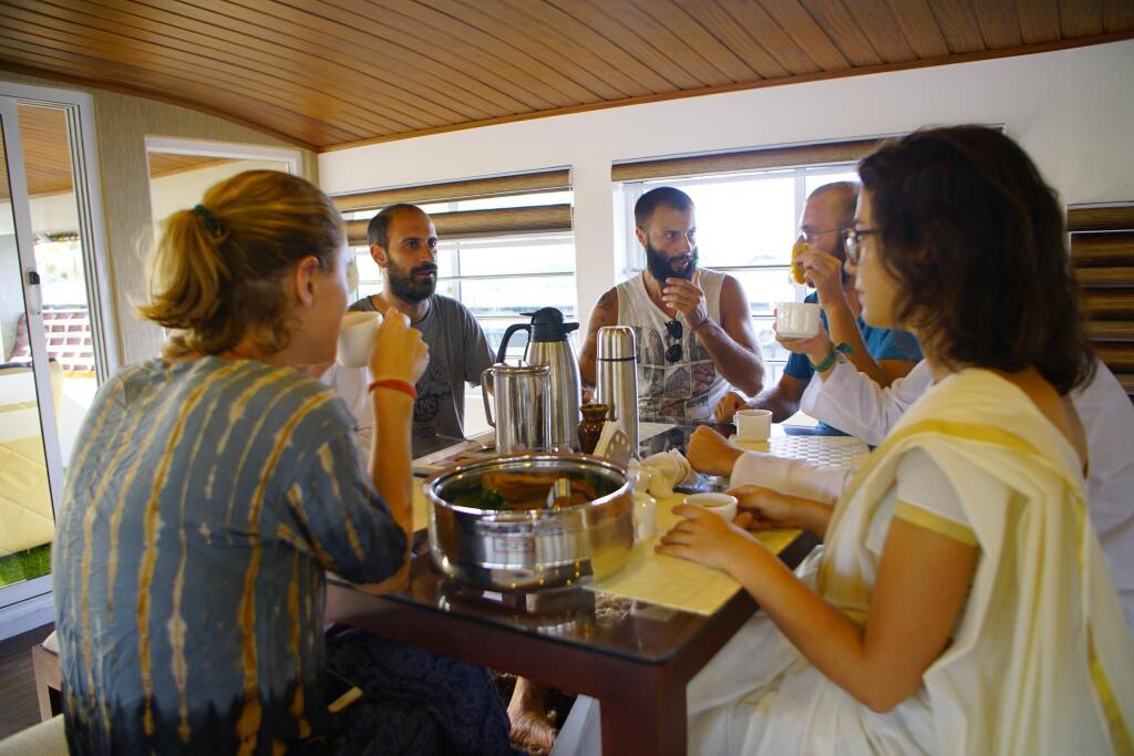 Аллеппи: Indiavacationz Houseboats