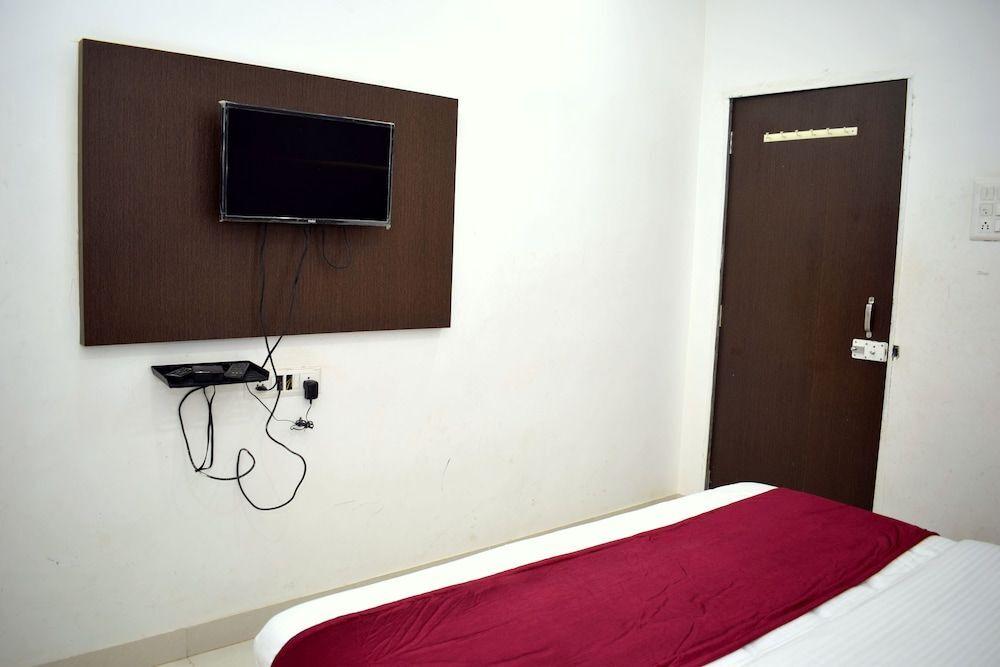 Сомнатх: Hotel Surbhi