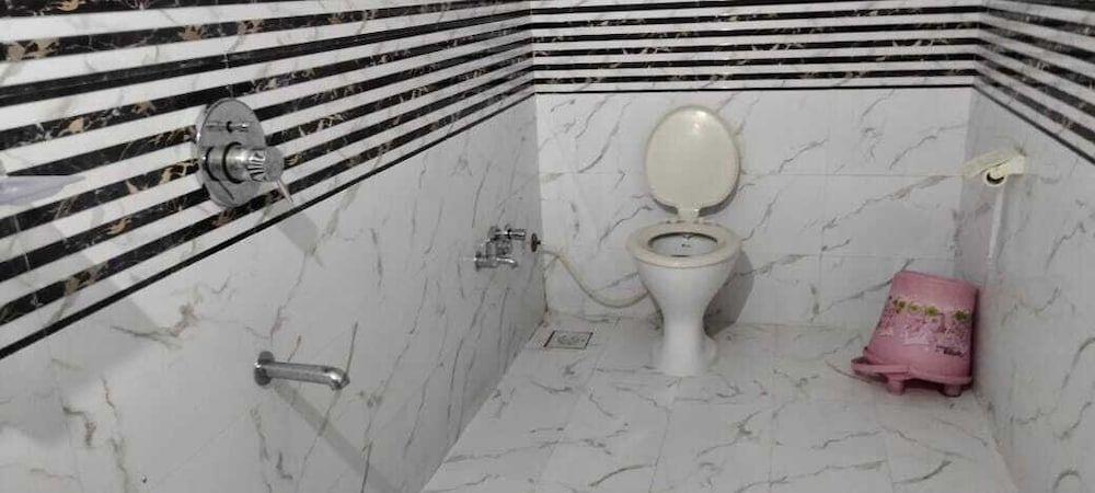 Сомнатх: Hotel Surbhi