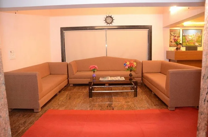 Сомнатх: Hotel Surbhi