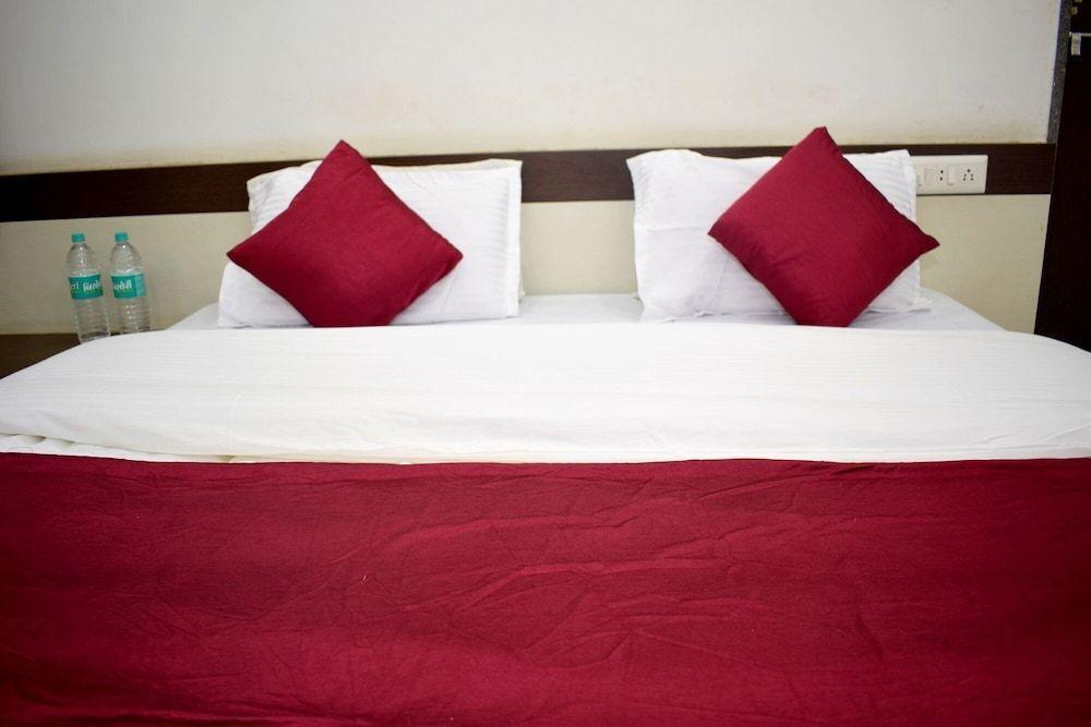 Сомнатх: Hotel Surbhi