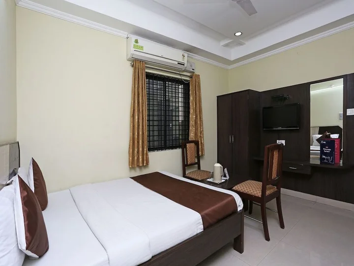 Хидерабад: OYO 1108 Hotel Saraswathi Residency