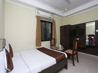 Хидерабад: OYO 1108 Hotel Saraswathi Residency