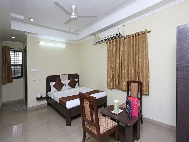 Хидерабад: OYO 1108 Hotel Saraswathi Residency