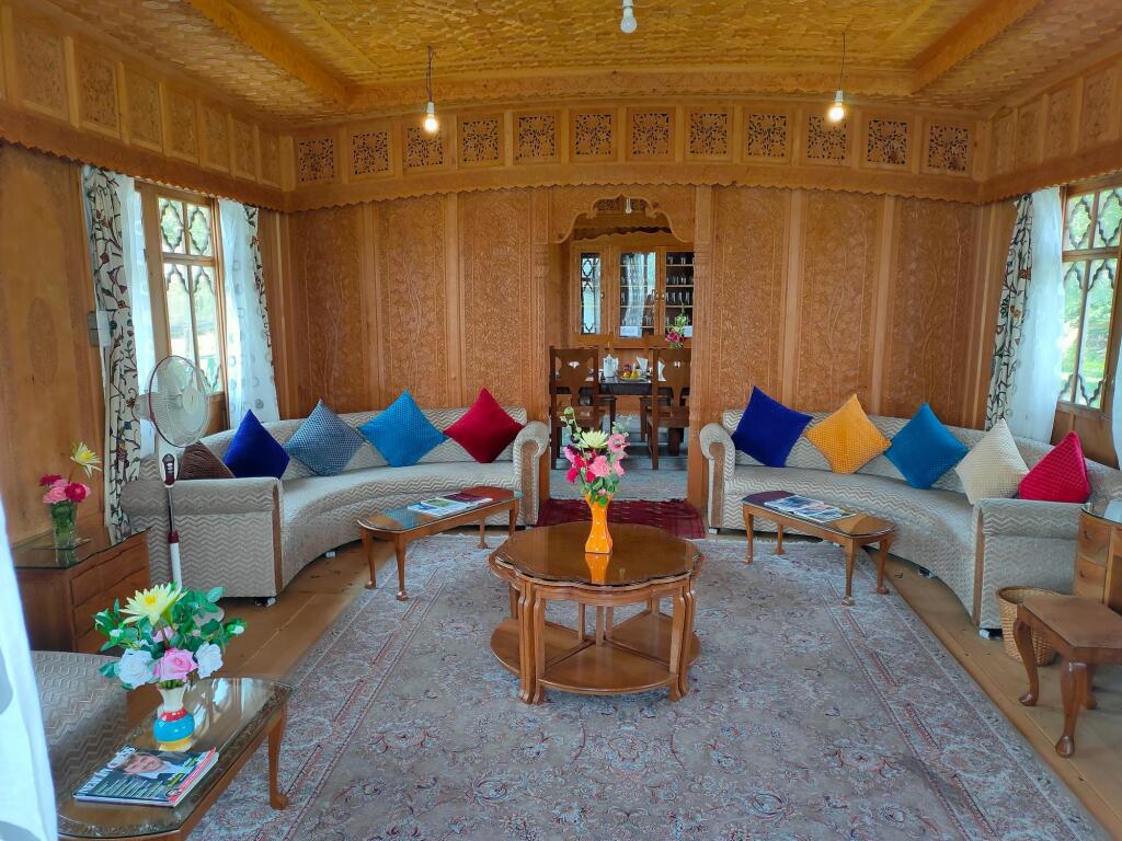 Шринагар: Khilona Group of Houseboat