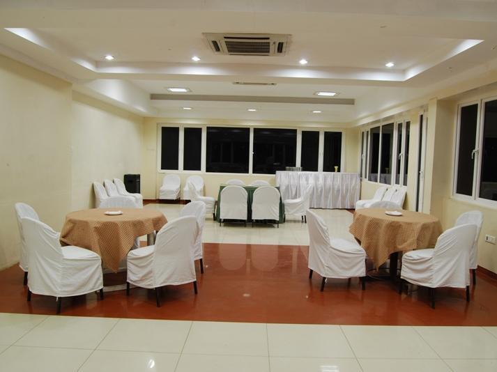 Соманур: Poppys Vista Hotel