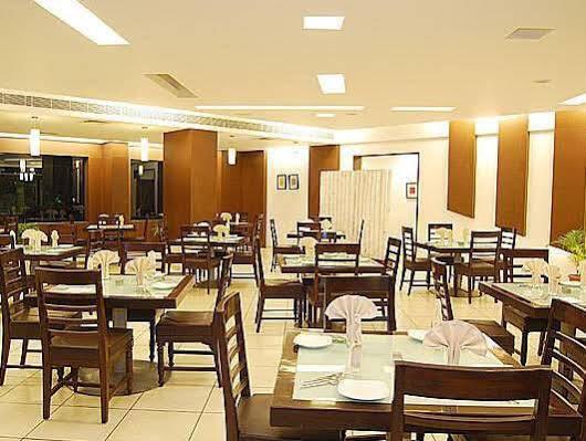 Соманур: Poppys Vista Hotel