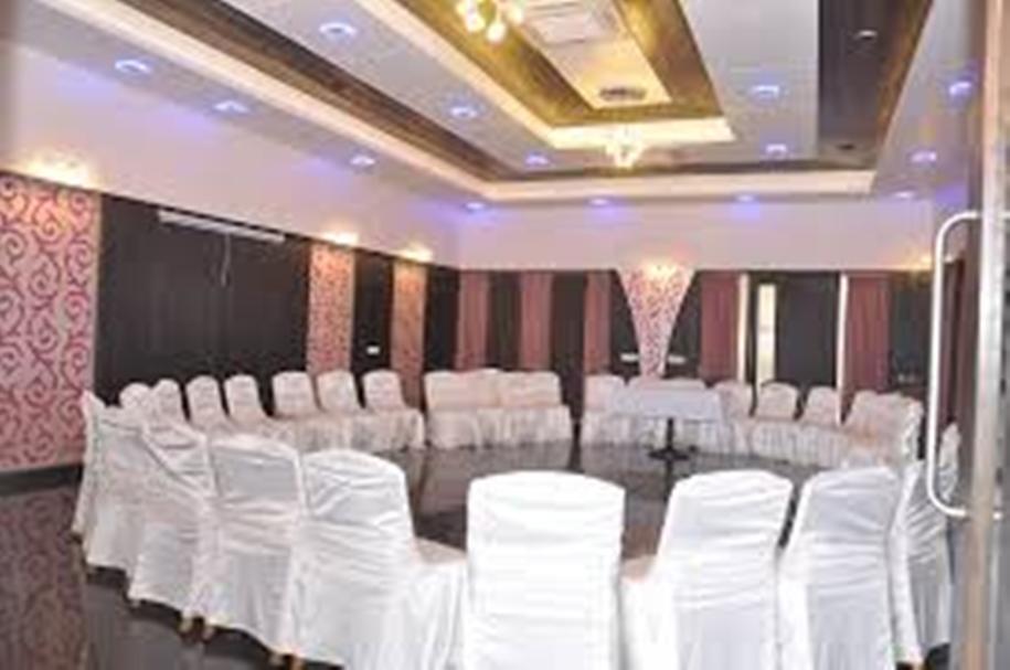 Вапи: Budget Inn Palm Regency