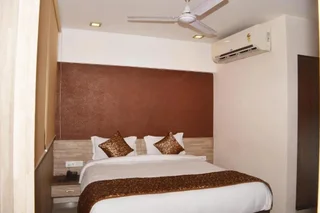 Вапи: Budget Inn Palm Regency