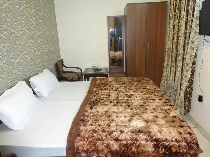 Чандигарх: The Shradha Hotel