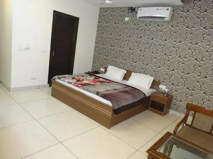 Чандигарх: The Shradha Hotel