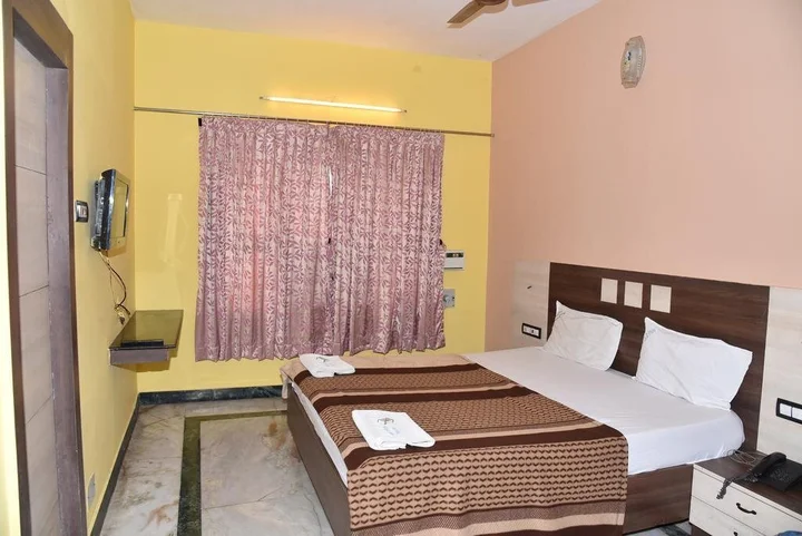 Пунди: Hotel Gold Inn