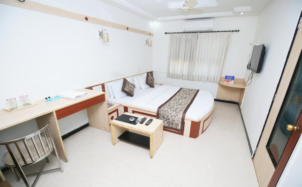 Раджкот: Hotel EverKrishna