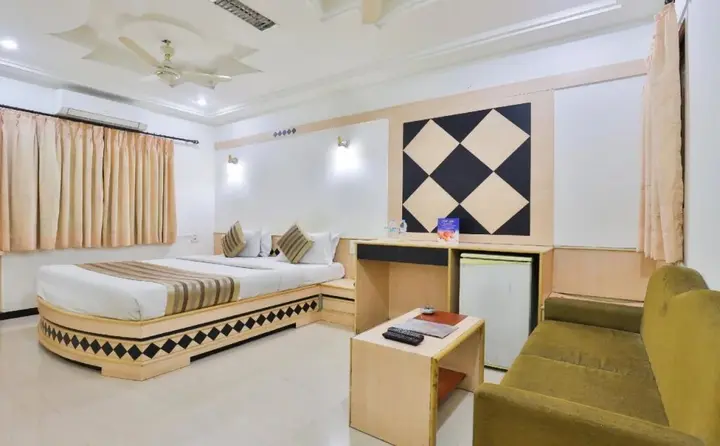 Раджкот: Hotel EverKrishna