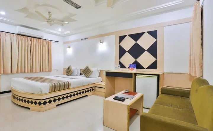 Раджкот: Hotel EverKrishna