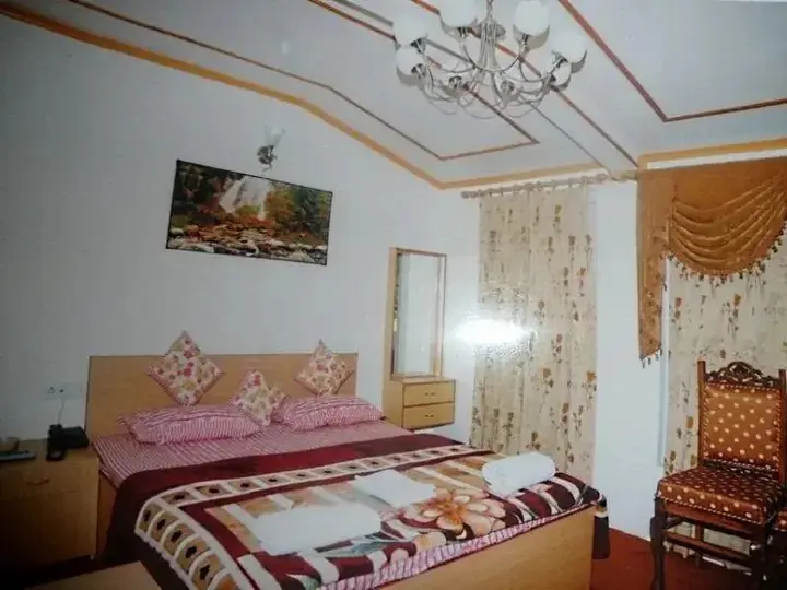 Шринагар: Hotel Krimzon Manor