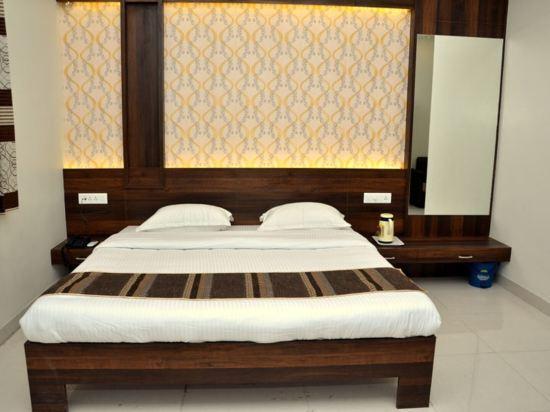Джамнагар: Hotel Chetna