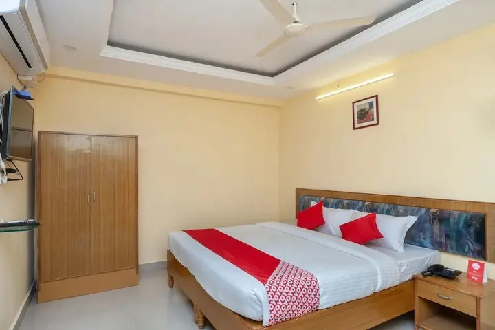 Тирупати: Hotel Gayathri Grand by OYO Rooms
