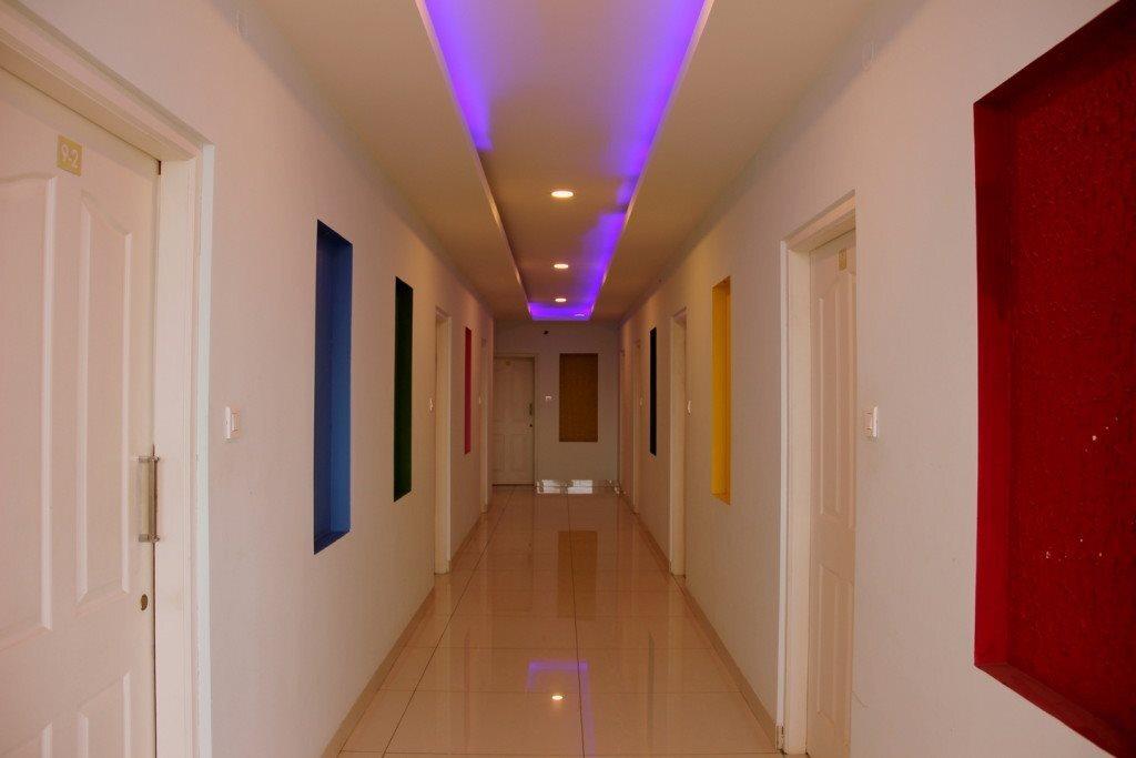 Кушалнагар: Hotel White Wings