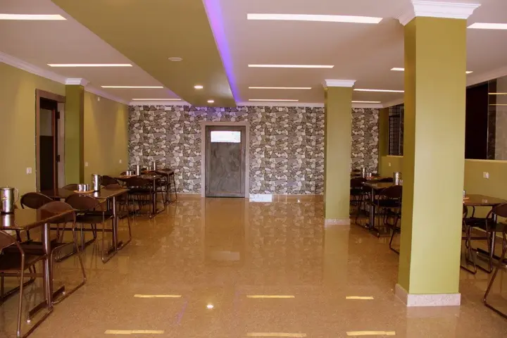 Кушалнагар: Hotel White Wings