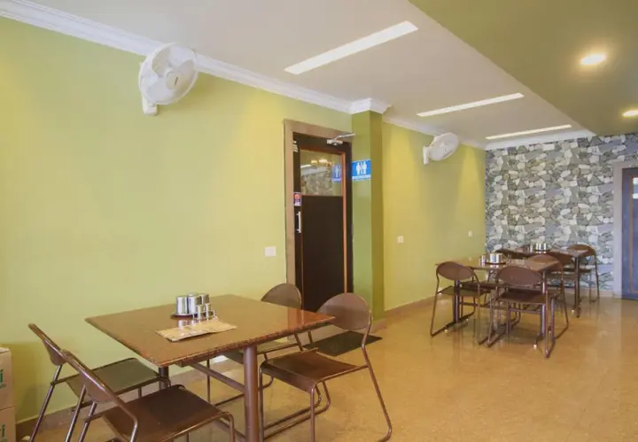 Кушалнагар: Hotel White Wings