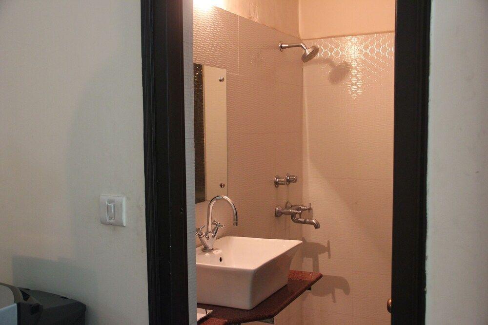 Гуруграм: Hotel Doves Inn