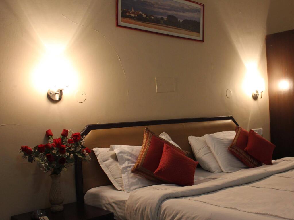 Гуруграм: Hotel Doves Inn