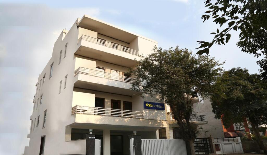 Гуруграм: FabHotel Daffodils Sohna Road