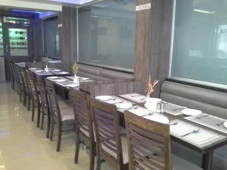 Тхане: Hotel Galaxy's Vaibhav