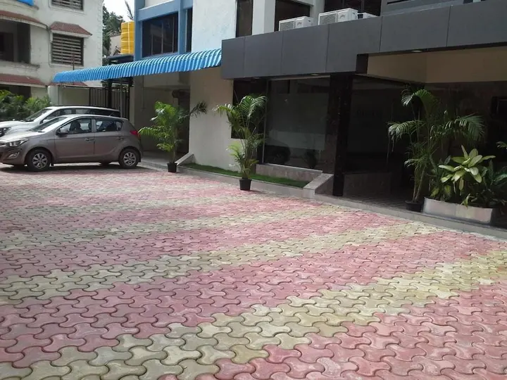 Тхане: Hotel Galaxy's Vaibhav
