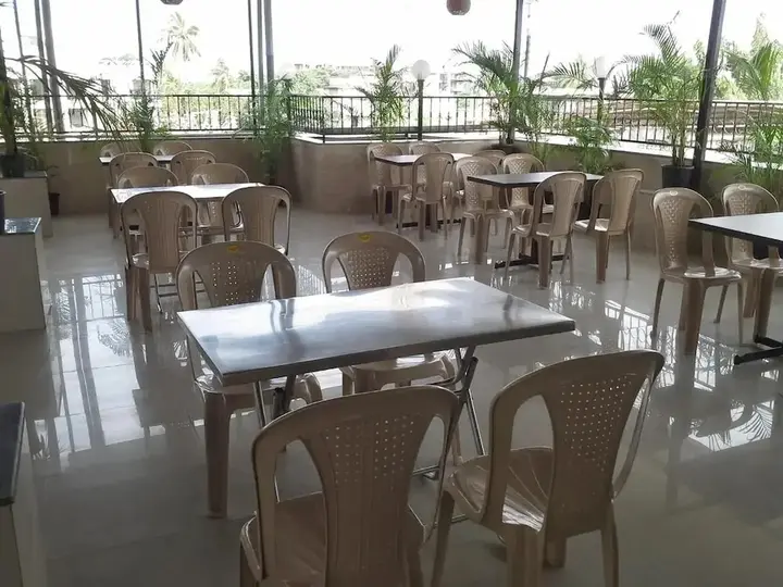 Тхане: Hotel Galaxy's Vaibhav