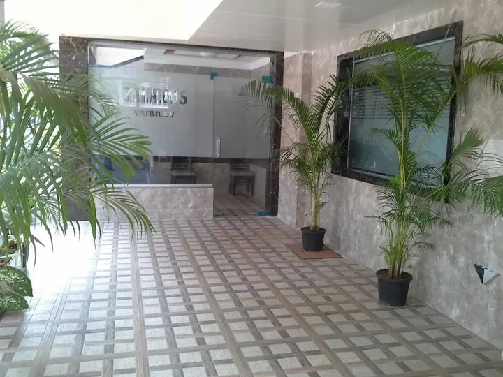 Тхане: Hotel Galaxy's Vaibhav