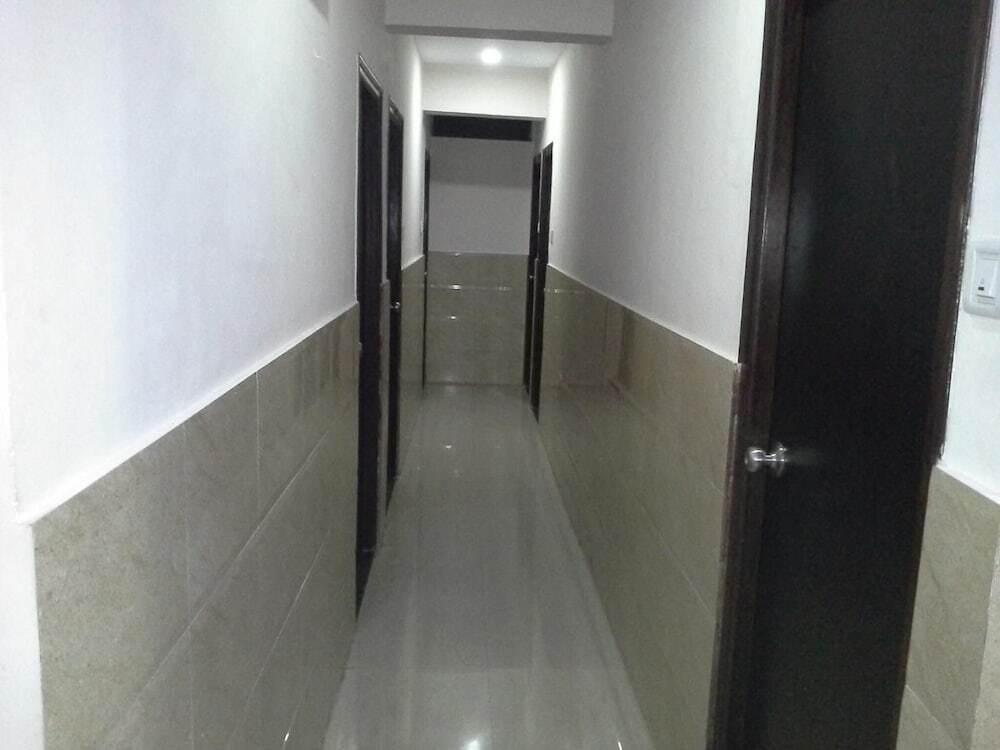 Тхане: Hotel Galaxy's Vaibhav
