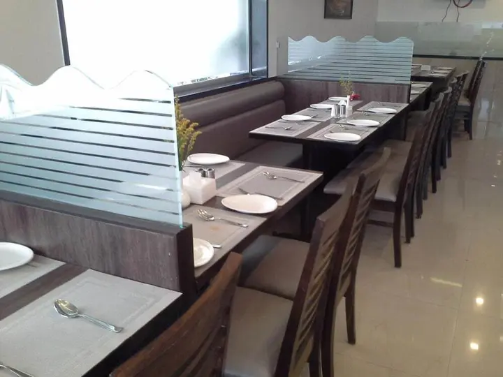 Тхане: Hotel Galaxy's Vaibhav