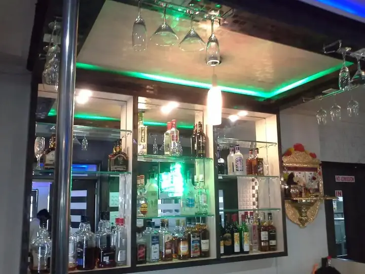 Тхане: Hotel Galaxy's Vaibhav