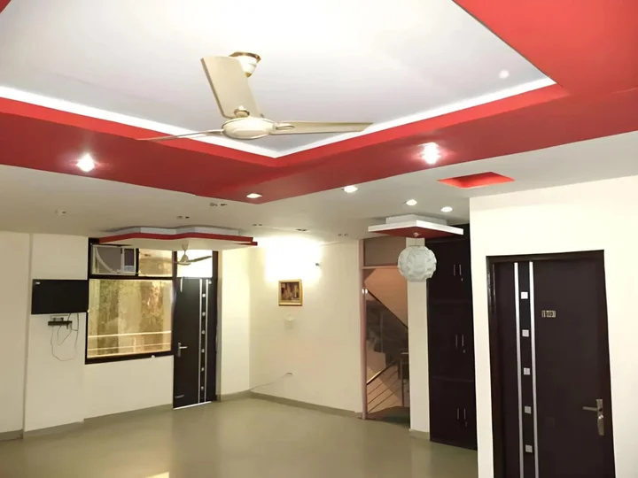 Нью-Дели: Hotel Surya Plaza