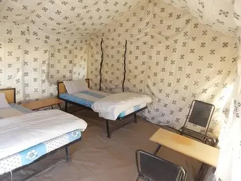 Массури: Raincoats Camp