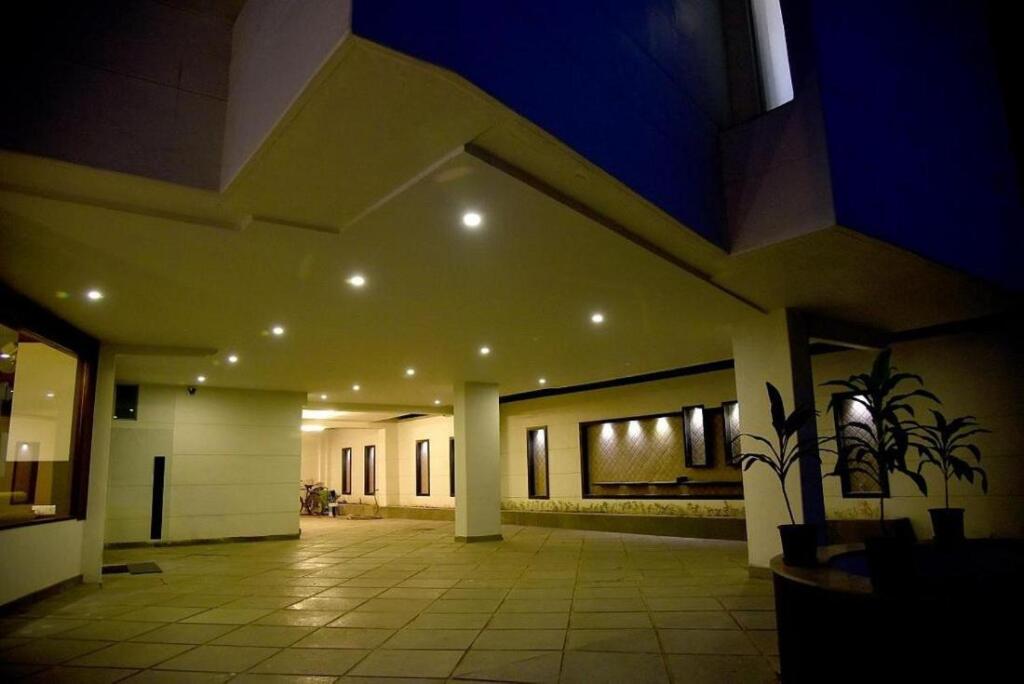 Вадодара: Hotel Skylight