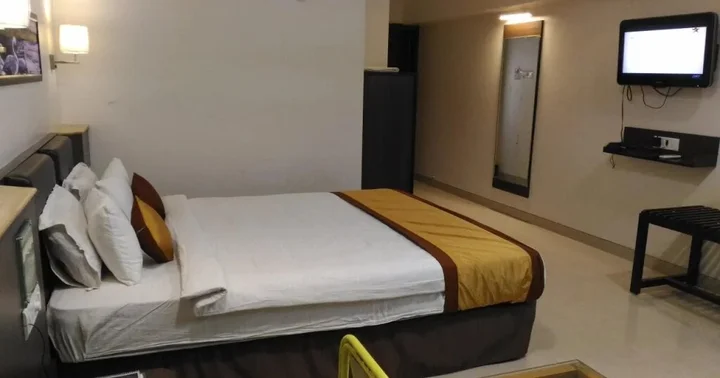 Ахмеднагар: Hotel Yash Grand