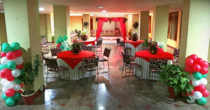 Индаур: Hotel Mangal Regency