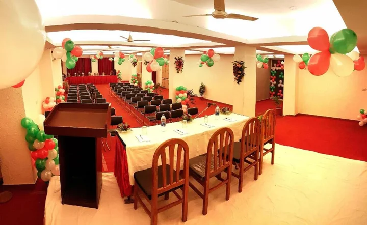 Индаур: Hotel Mangal Regency