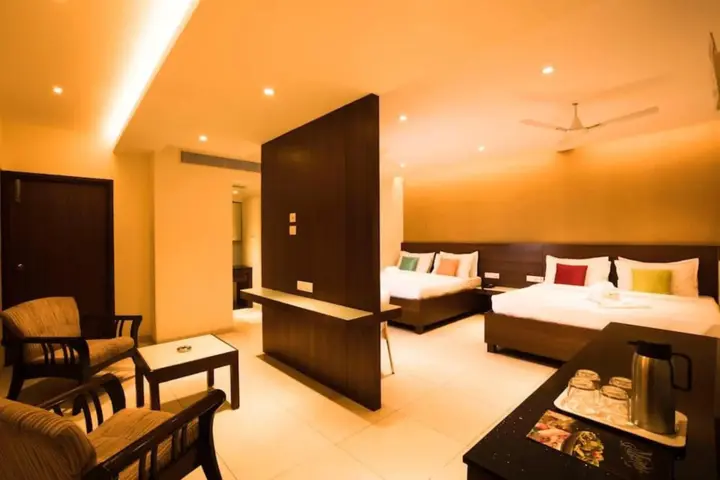 Соманур: Gayathri Hotel