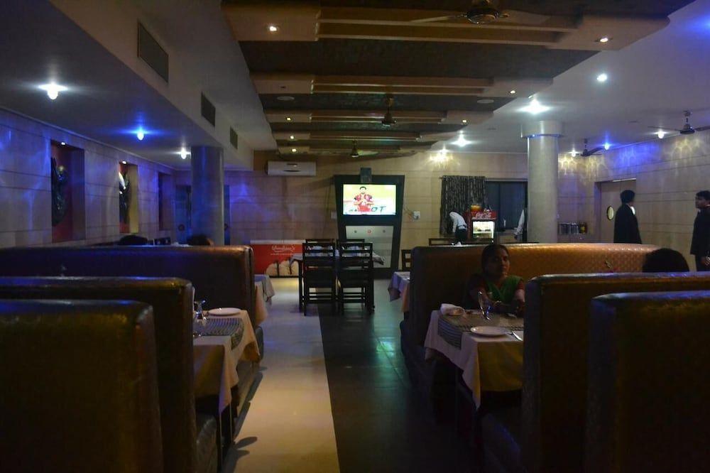 Bilaspur: Hotel Vinayak Palace