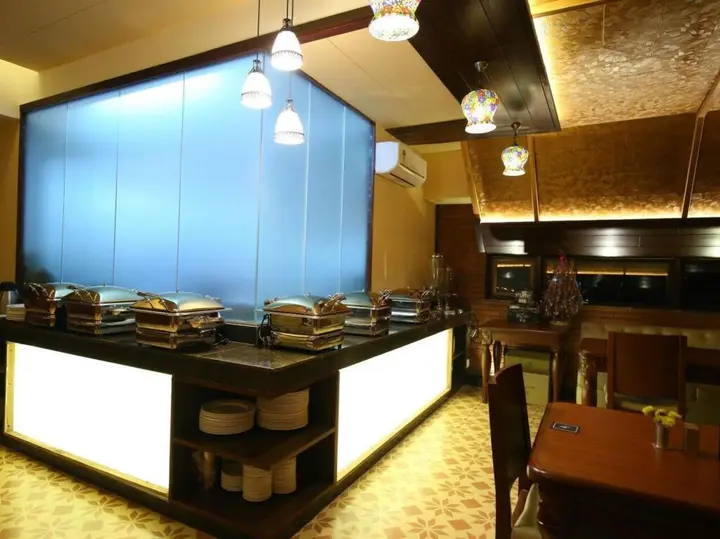 Нью-Дели: The IC's Hotel