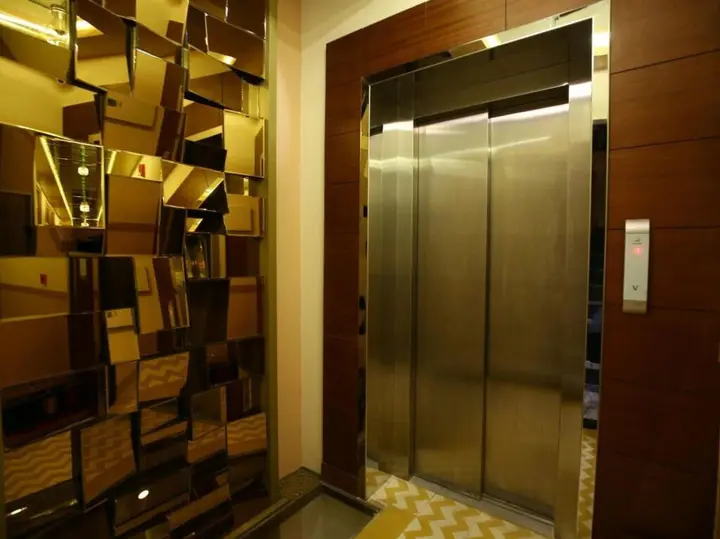 Нью-Дели: The IC's Hotel