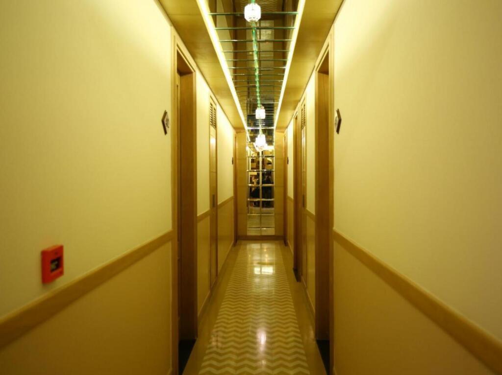 Нью-Дели: The IC's Hotel