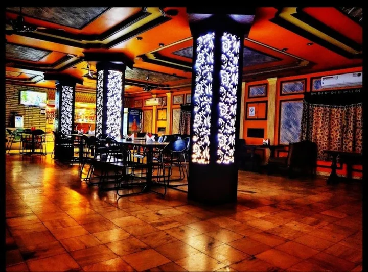 Берхампоре: Hotel Samrat